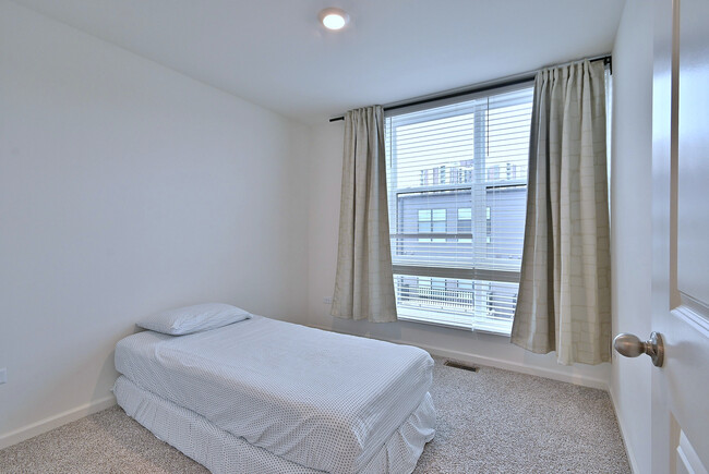 Building Photo - 332 Summit Cir