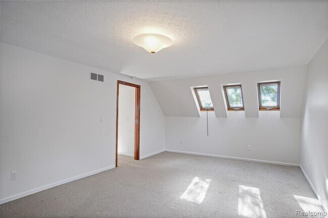 Building Photo - 1777 Fairway Dr