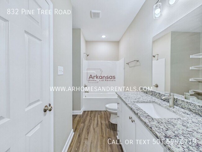 Building Photo - 832 Pine Tree Rd
