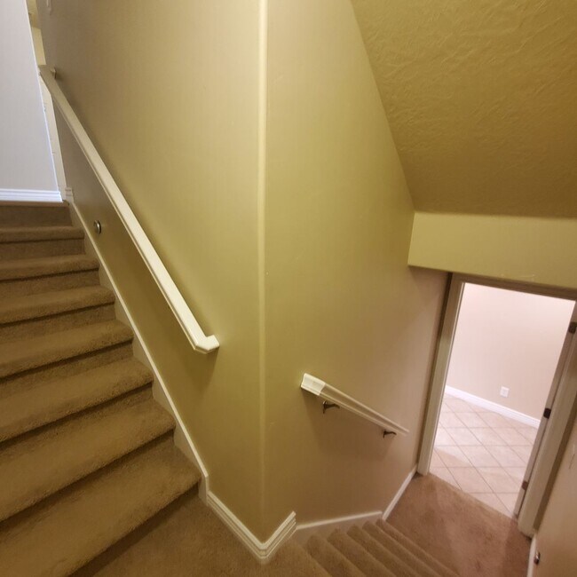 Building Photo - Incredible Lehi Townhouse