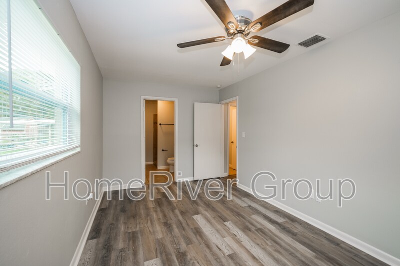 Building Photo - 6561 W Shore Cir