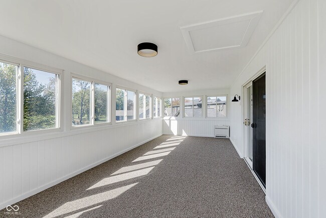 Building Photo - 3037 Golfview Dr