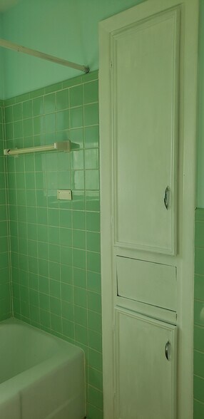 Bath - 4108 Parkway Dr