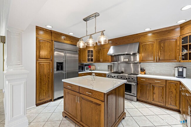 Building Photo - 14 Plymouth Ave