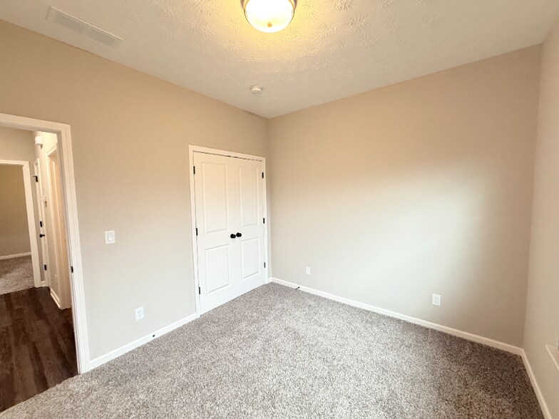 Building Photo - 3921 Bird Song Way