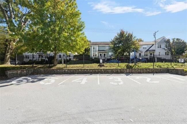 Building Photo - 231 Maple Ave