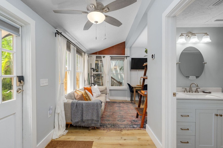 Primary Photo - 59 Cuna St
