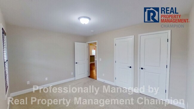 Building Photo - Beautiful home boasts open floorplan, screened porch, and spacious fenced yard