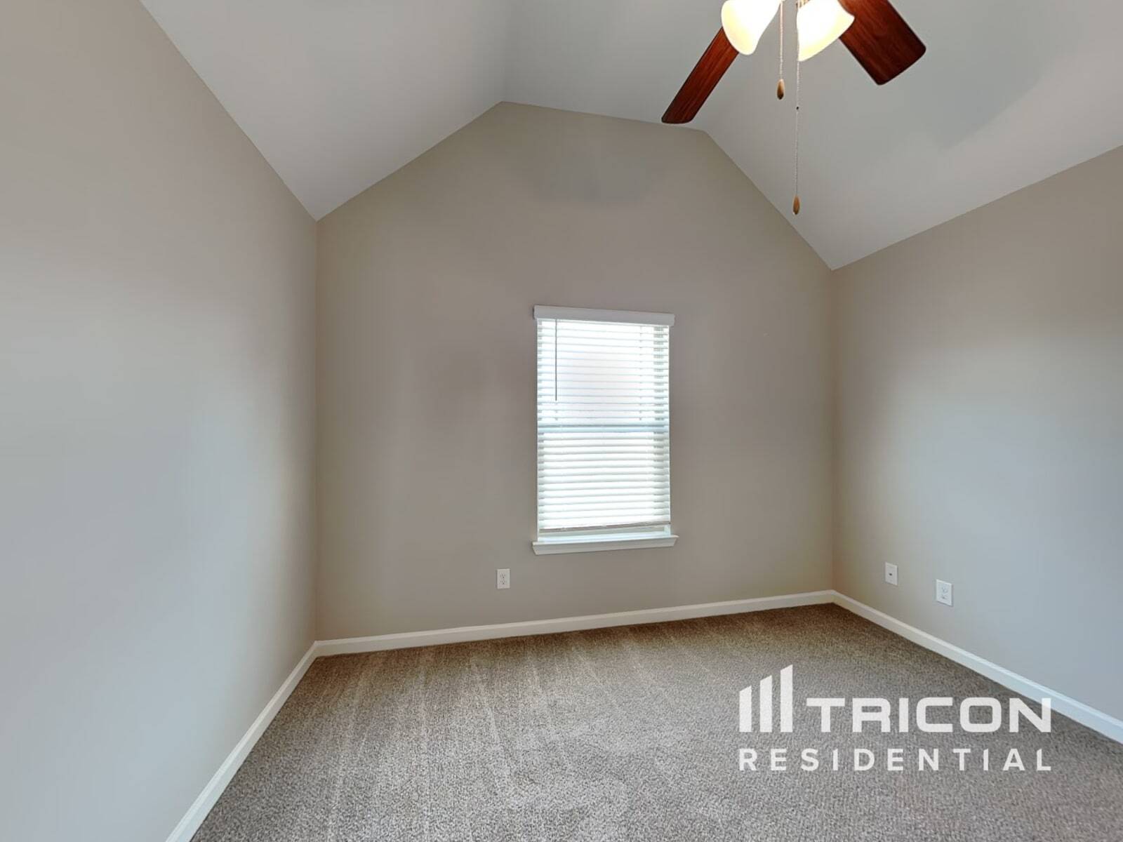Building Photo - 1760 Long Acre Dr