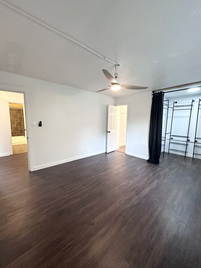 Building Photo - Renovated 4-bedroom, 2.5 bathroom in Virginia Beach