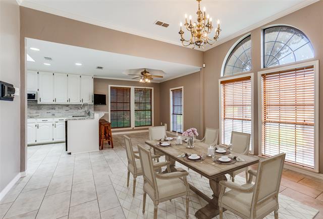 Building Photo - 10127 Chisholm Trail