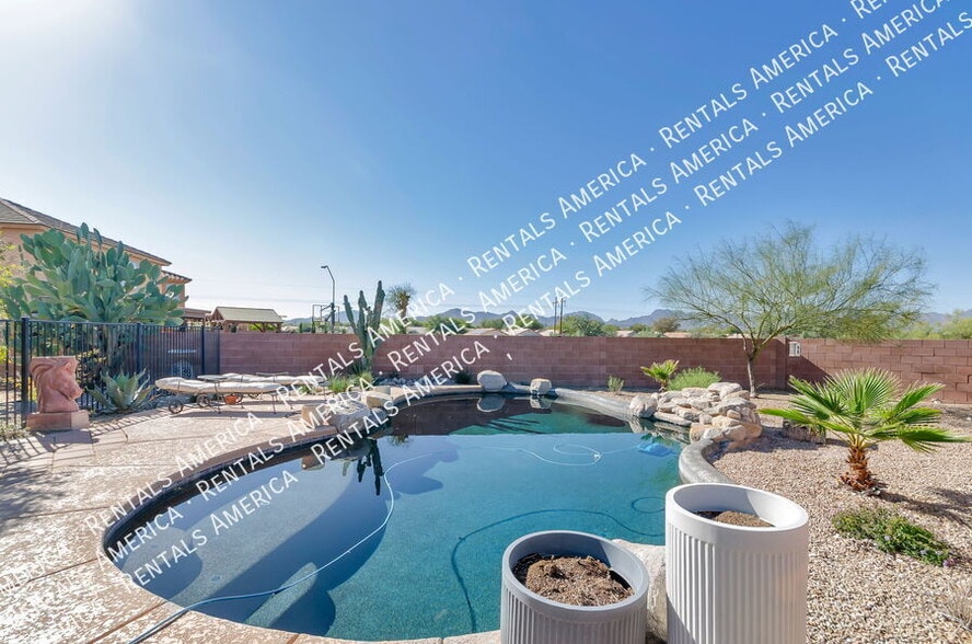 Building Photo - 2076 Silver Grass Pl