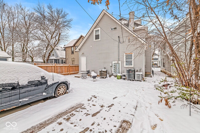 Building Photo - 2345 N Kenwood Ave