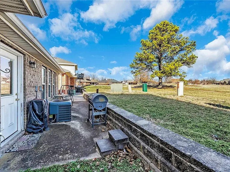 Building Photo - 11058 Rose Ct