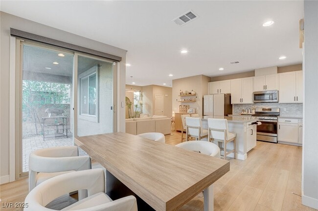 Building Photo - 9716 Jade Rise Ave