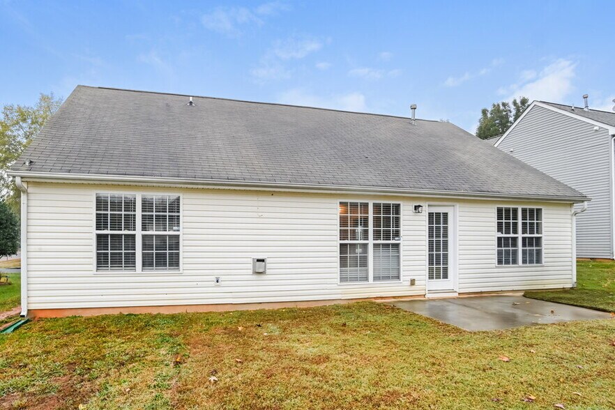 Building Photo - 8248 Fox Swamp Rd