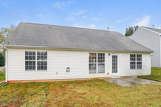 Building Photo - 8248 Fox Swamp Rd