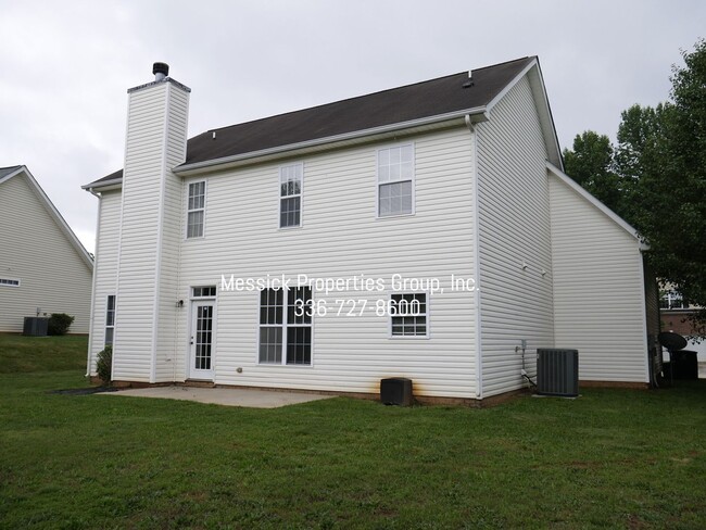 Building Photo - PECAN RIDGE IN KERNERSVILLE!