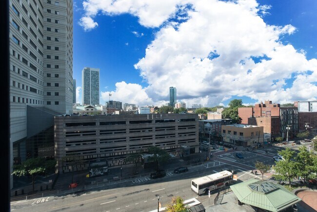 Building Photo - 102 Christopher Columbus Dr