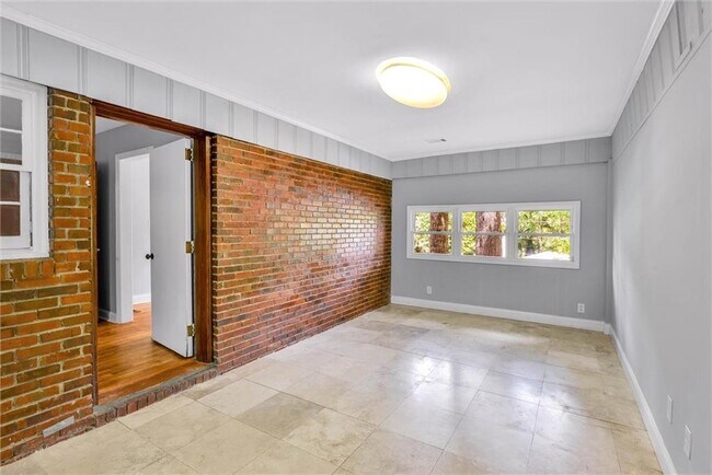 Building Photo - 1857 Fern Creek Ln NE