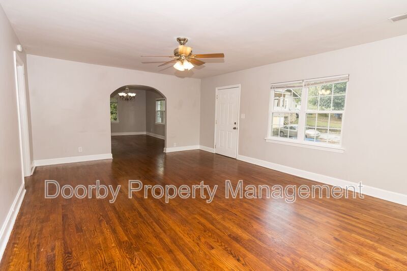 Building Photo - 124 S Seminole Dr