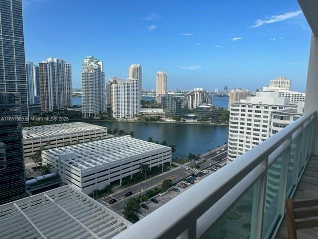 Primary Photo - 950 Brickell Bay Dr