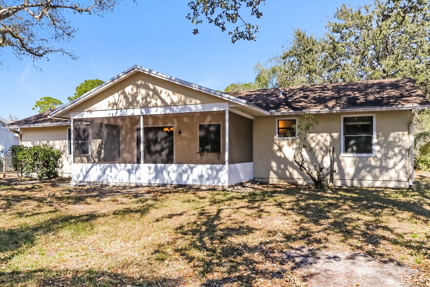 Building Photo - 552 SW Badger Terrace