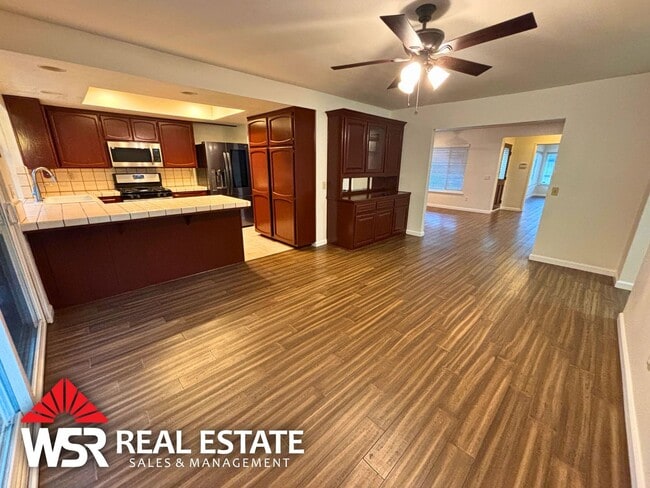 Building Photo - Spacious 5 Bedroom Home Near Victoria Ave with Easy Freeway Access