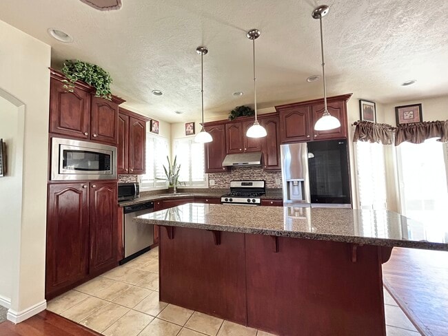 Building Photo - 5665 Piney View Ct