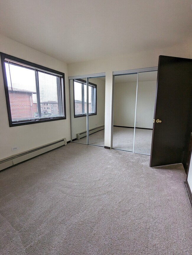 Building Photo - 14043 Kilpatrick Ave