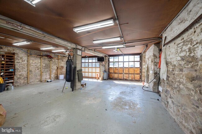 Building Photo - 4001 Street Rd