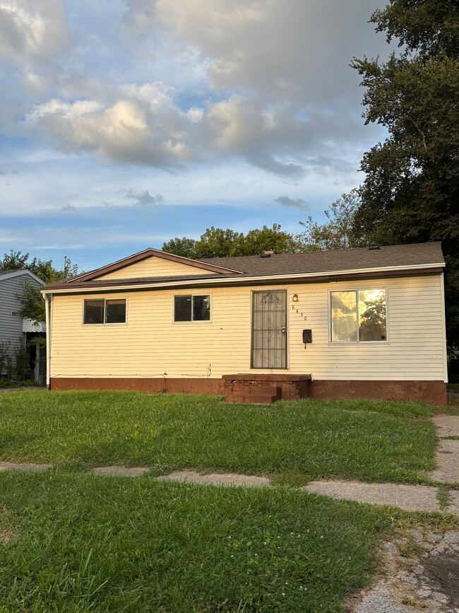 Building Photo - 6630 Eastmont Dr