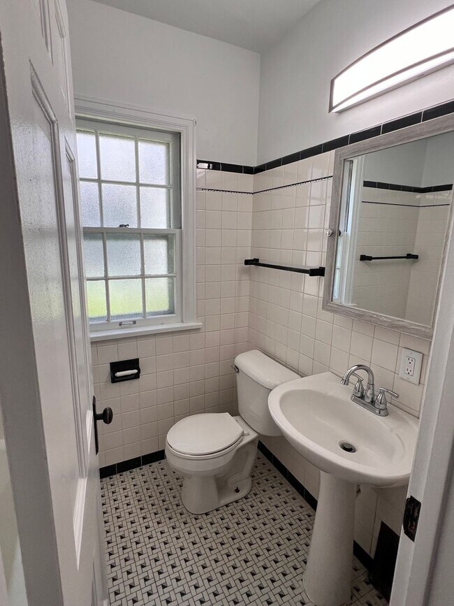 Building Photo - 4051 N 45th St