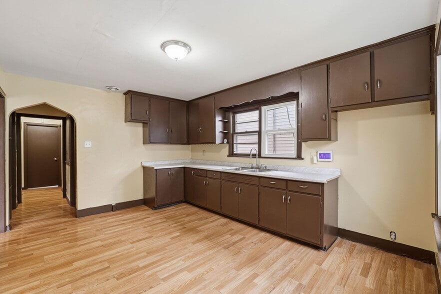 Building Photo - 414 18th St