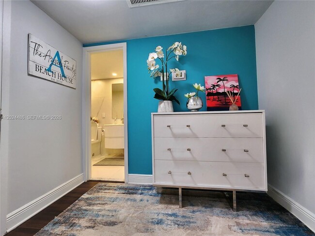 Building Photo - 2030 S Ocean Dr
