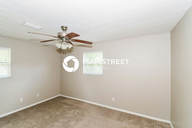 Building Photo - 3 Bedroom Pet-Friendly Home in Jacksonville, FL with Main Street Renewal
