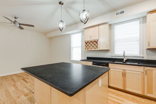 Building Photo - 1113 N 32nd St