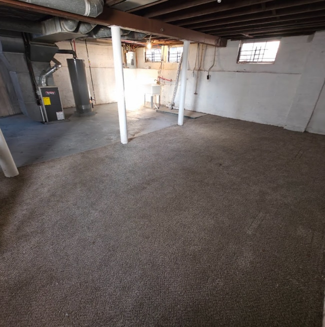 Building Photo - Single Family Home 3 beds 2 bath Available Now!