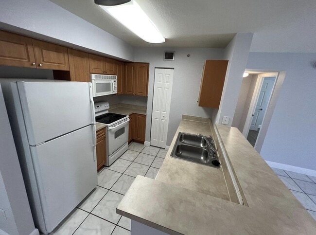 Building Photo - 6769 Heritage Grande