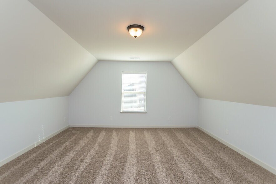 Building Photo - 3363 Hill Valley Ln