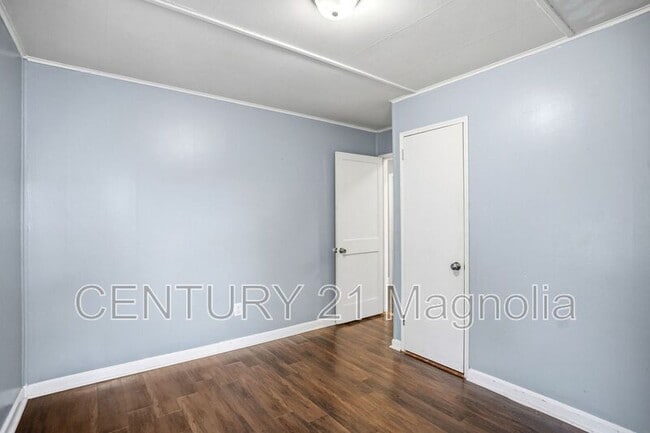 Building Photo - 934 Bluebird Rd