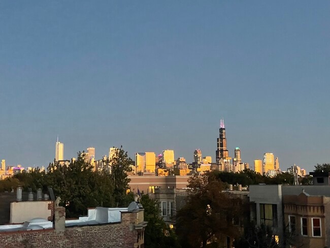 Building Photo - 2038 W Iowa St