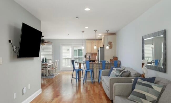 Building Photo - 21 Blaine Ave