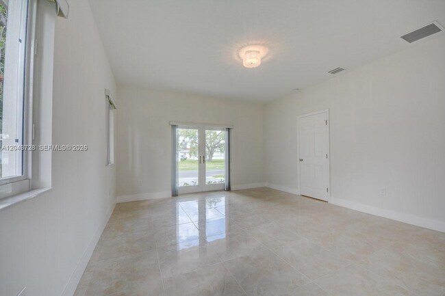 Building Photo - 312 Phippen Waiters Rd