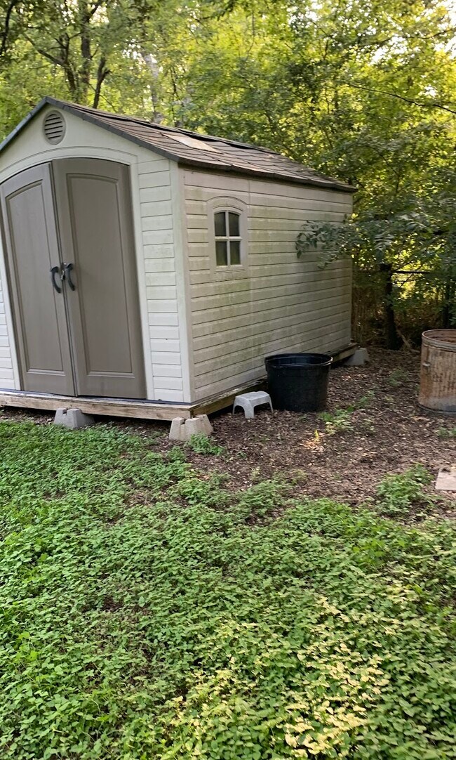 Building Photo - 4300 Mount Vernon Dr