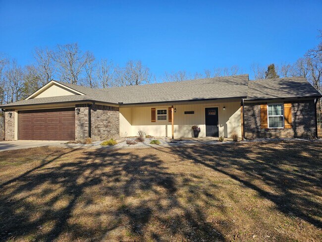 Building Photo - Beautiful 3 Bed 2 Bath Home on 2.5 Acres f...