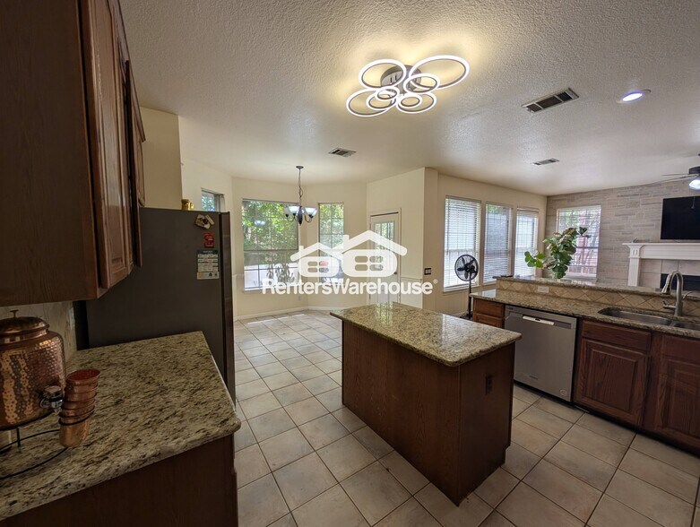 Building Photo - 9910 Jasmine Creek Dr