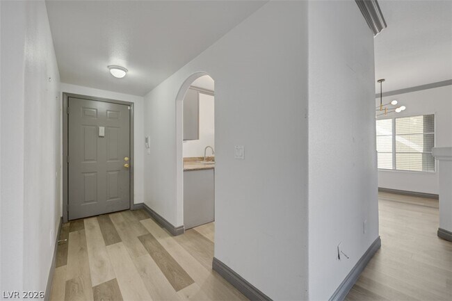 Building Photo - 5525 W Flamingo Rd