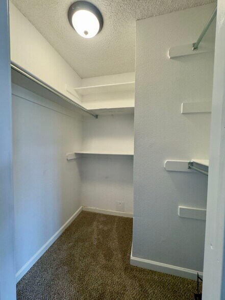 Building Photo - 14002 Crossing Way E