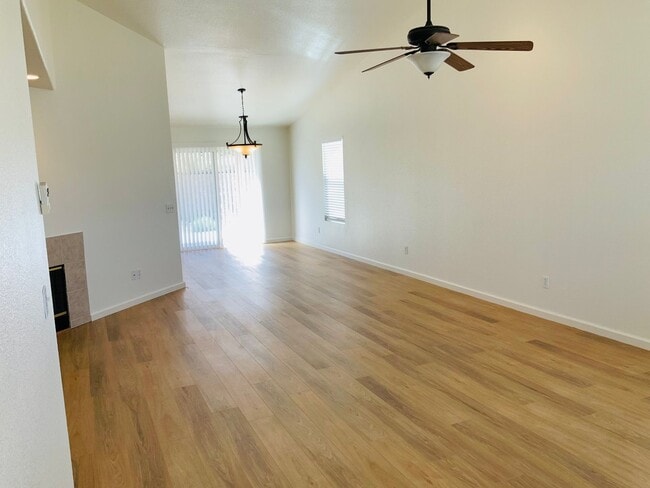 Building Photo - Quiet Home in Copper Hills located in a Cul-de-sac. **Do not distrub current tenant**